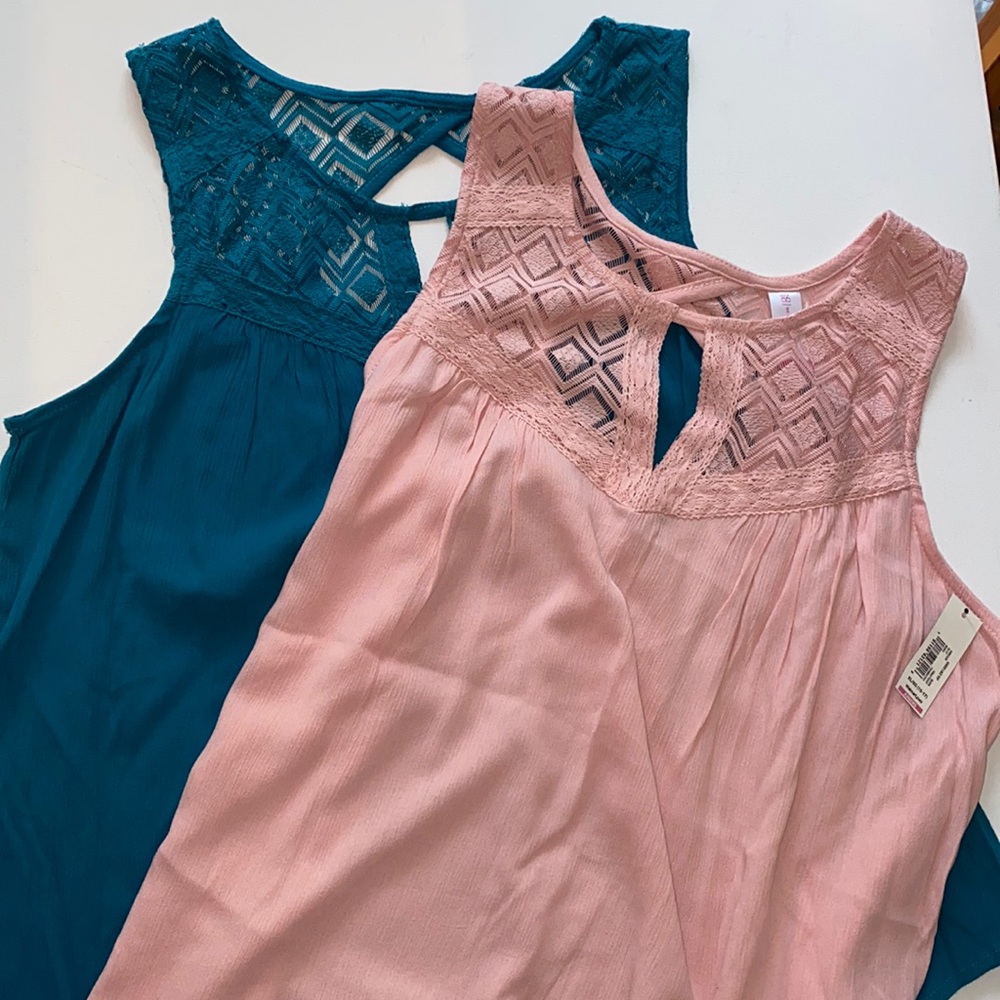 2 Piece Bundle Lace Sleeveless Top Blush and Dark Teal in Juniors sized.